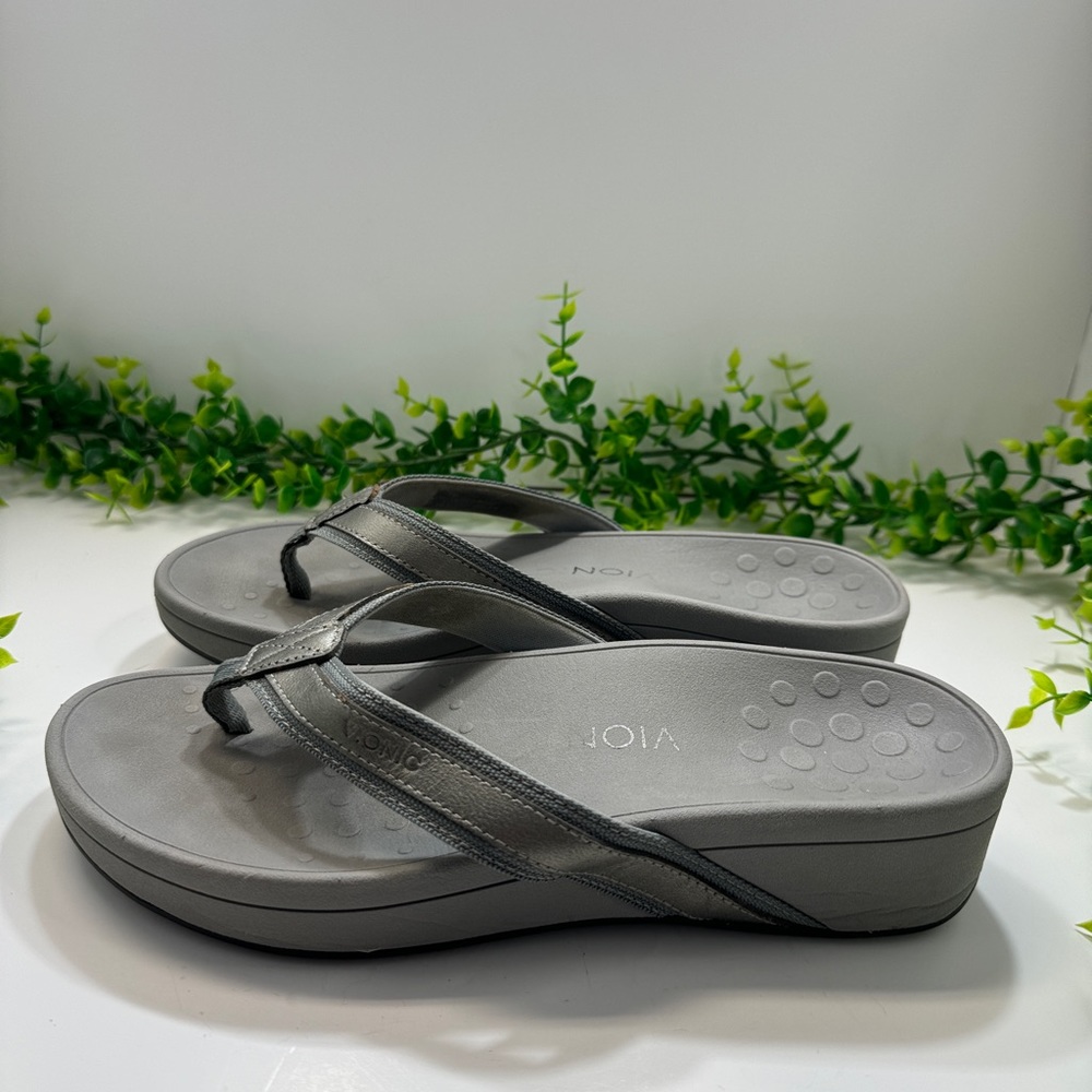 Vionic Silver Metallic Flip Flops Size 9 - image 2